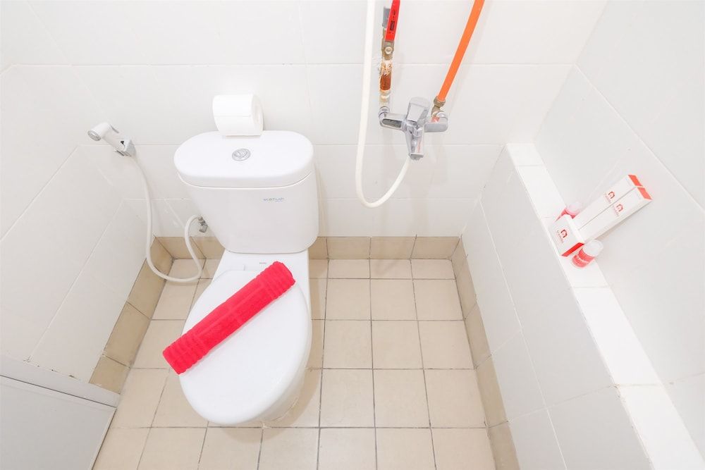 Minimalist Bassura Apartment Direct Access to Bassura City Mall Room 14