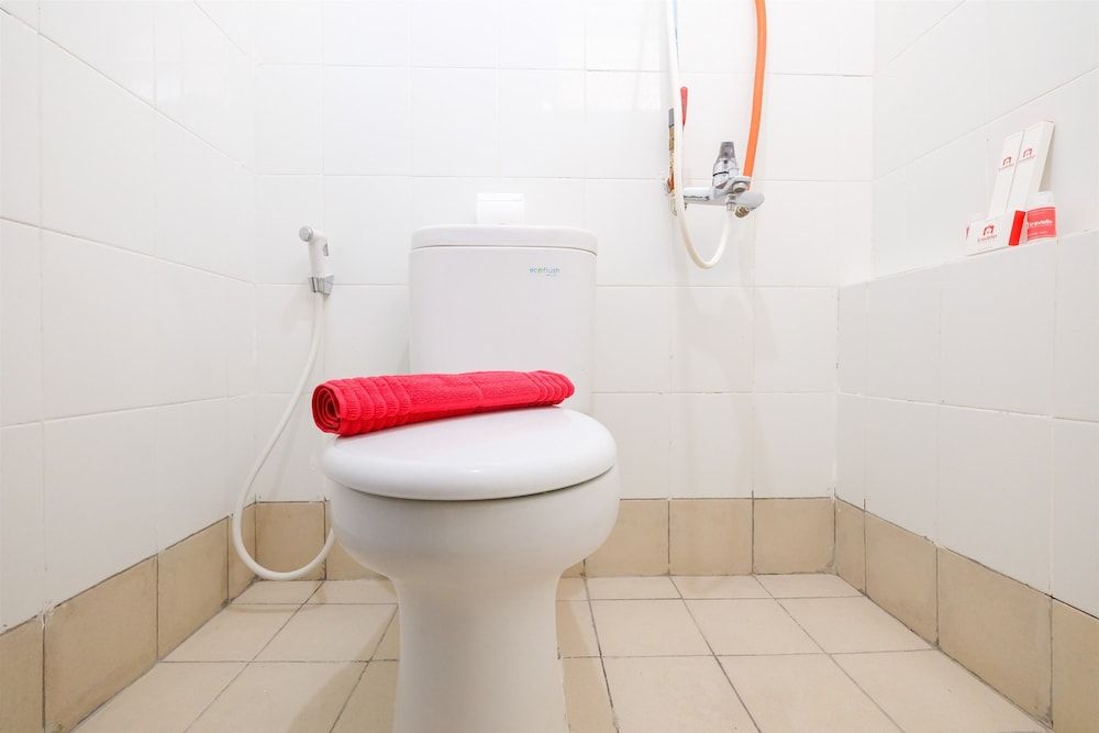 Minimalist Bassura Apartment Direct Access to Bassura City Mall Room 15