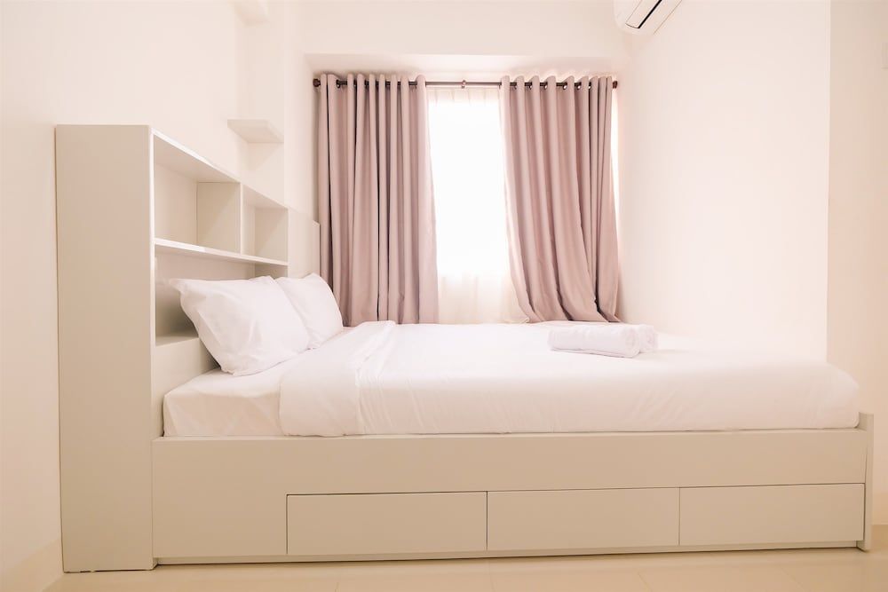 Minimalist Bassura Apartment Direct Access to Bassura City Mall Room 8