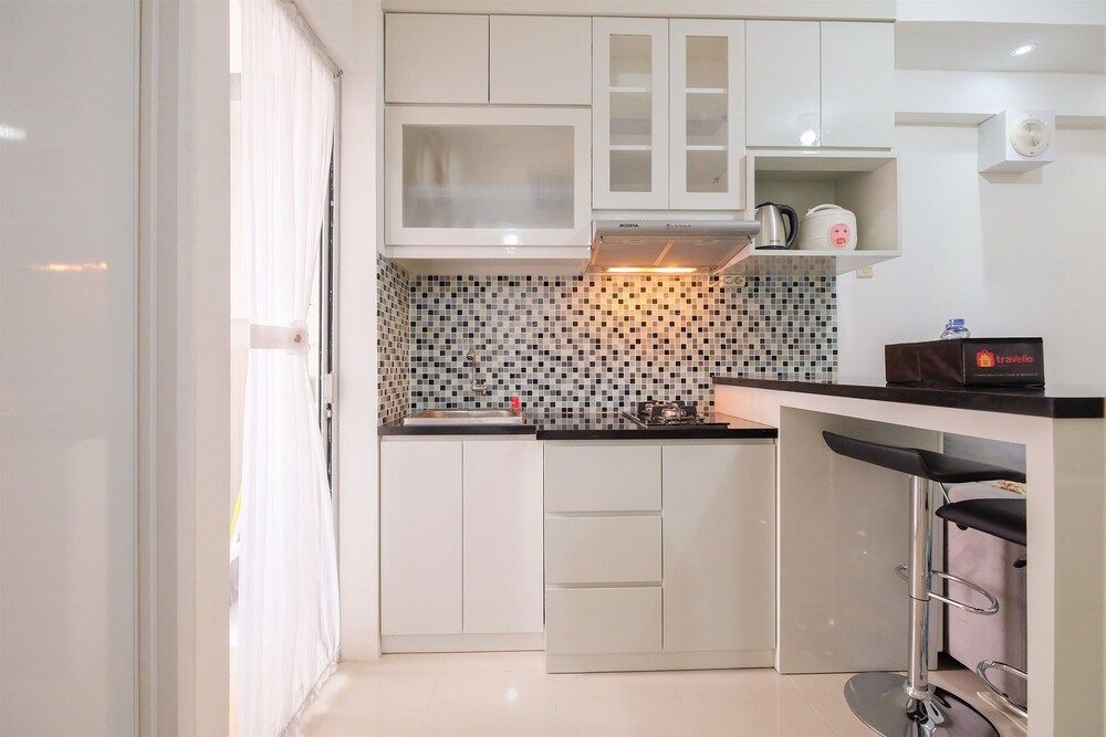 Minimalist Bassura Apartment Direct Access to Bassura City Mall Room 9