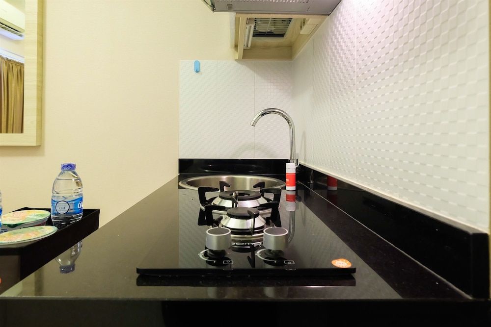 Easy Access to Mall Green Pramuka Apartment Room 14