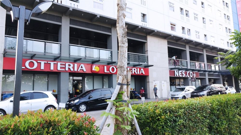 undefined Easy Access to Mall Green Pramuka Apartment 4