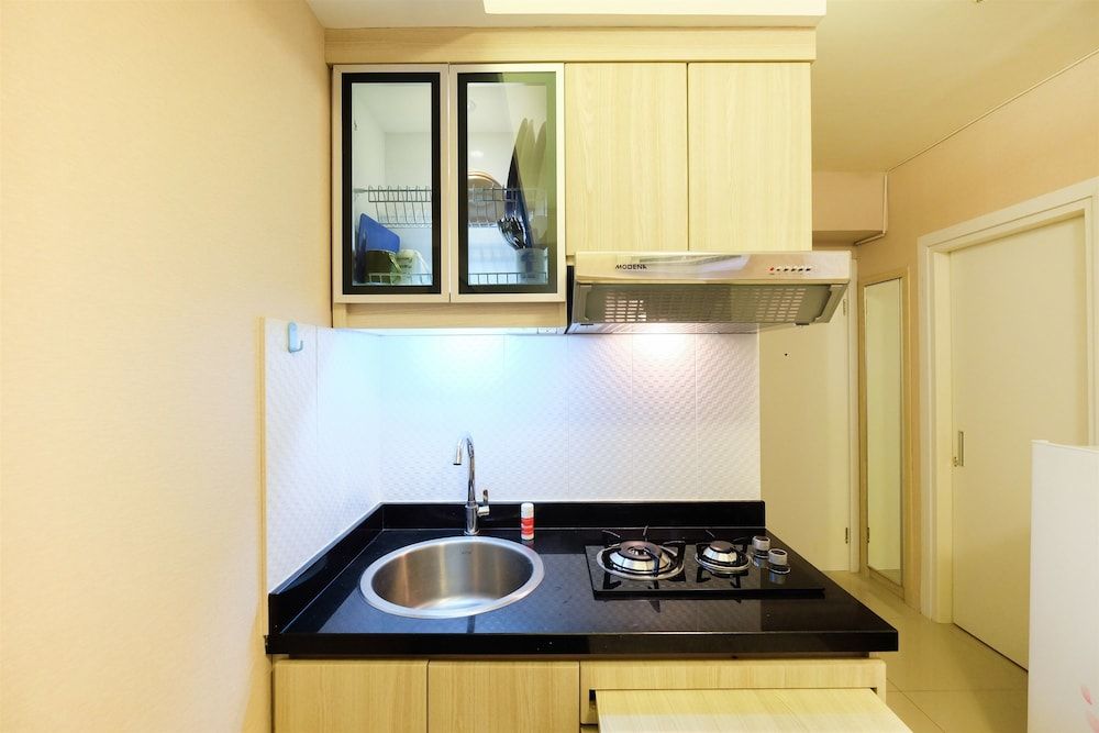 Easy Access to Mall Green Pramuka Apartment Room 13