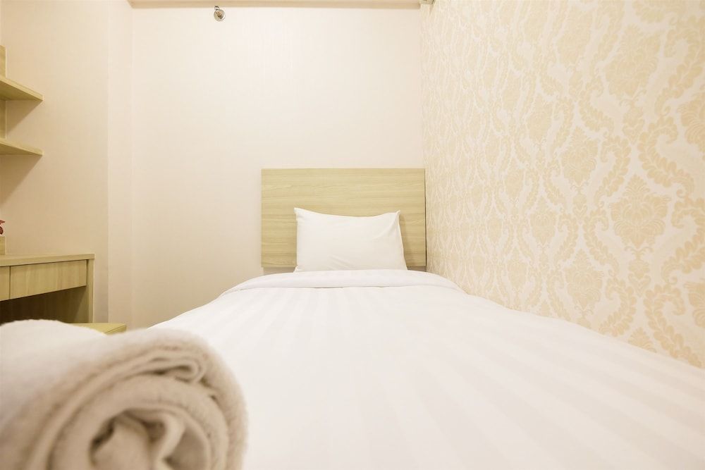 Easy Access to Mall Green Pramuka Apartment Room 4