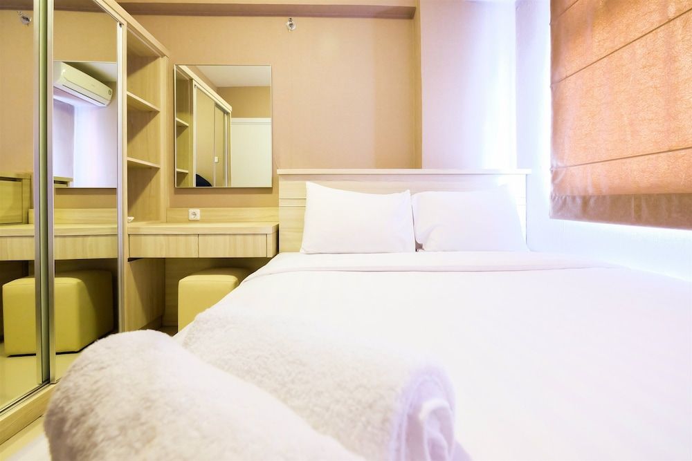 Easy Access to Mall Green Pramuka Apartment Room 5