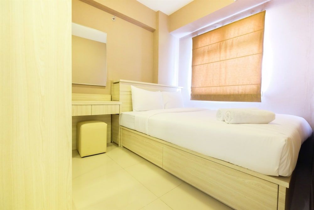 Easy Access to Mall Green Pramuka Apartment Room 9