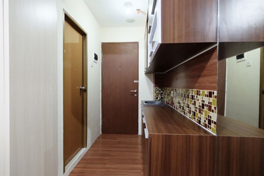 Strategic and Simple Studio Tifolia Apartment near Kelapa Gading Room 8