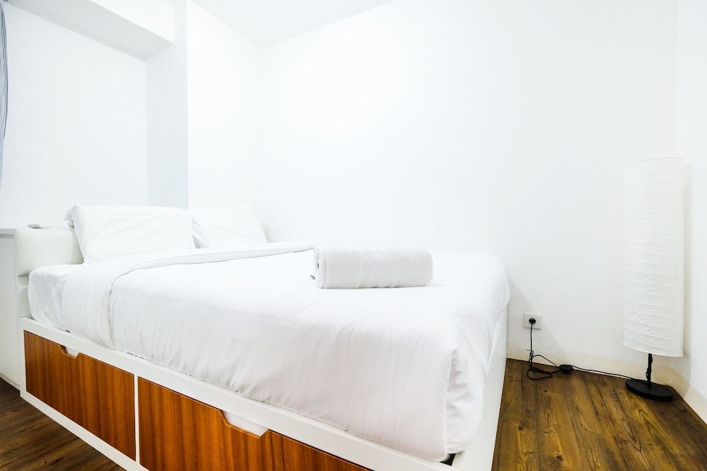 Modern And Comfy 3BR Bassura City Apartment Room 3