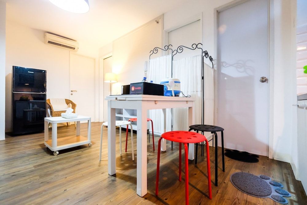 Modern And Comfy 3BR Bassura City Apartment Room 8