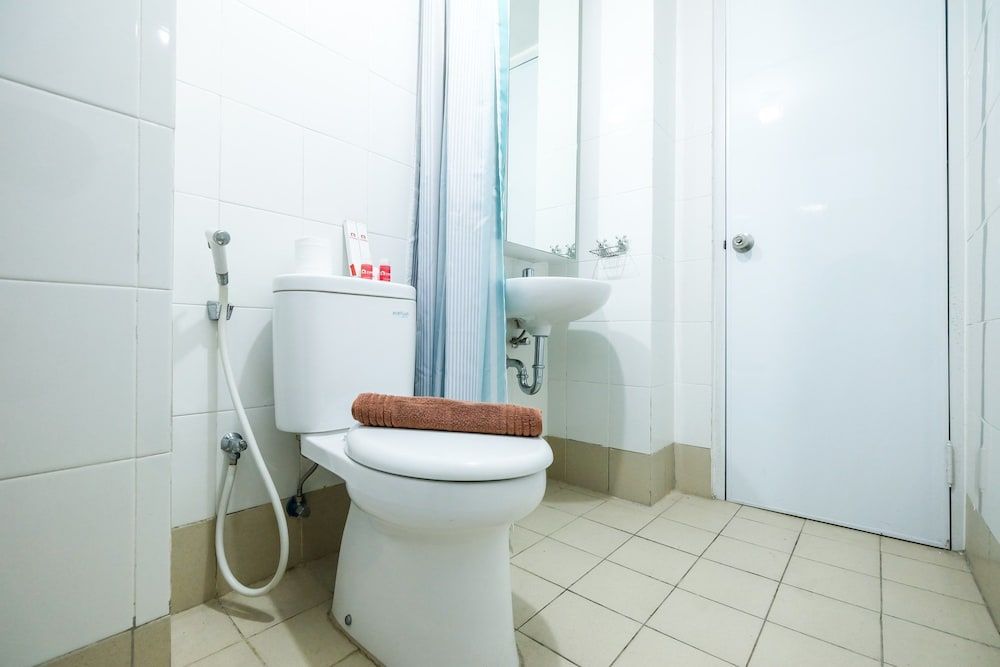 Modern And Comfy 3BR Bassura City Apartment Room 23