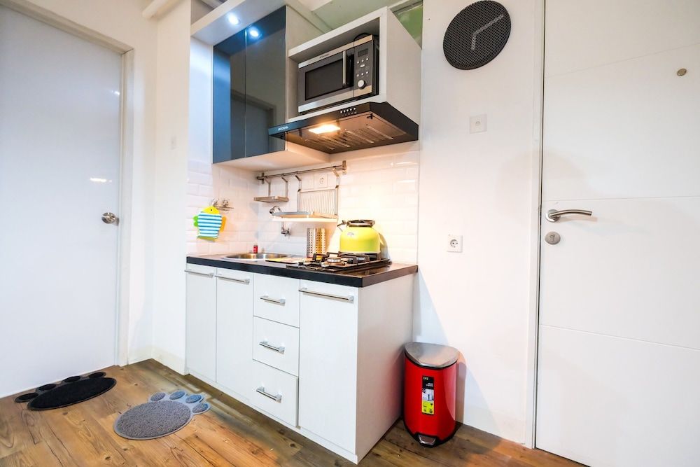 Modern And Comfy 3BR Bassura City Apartment Room 16