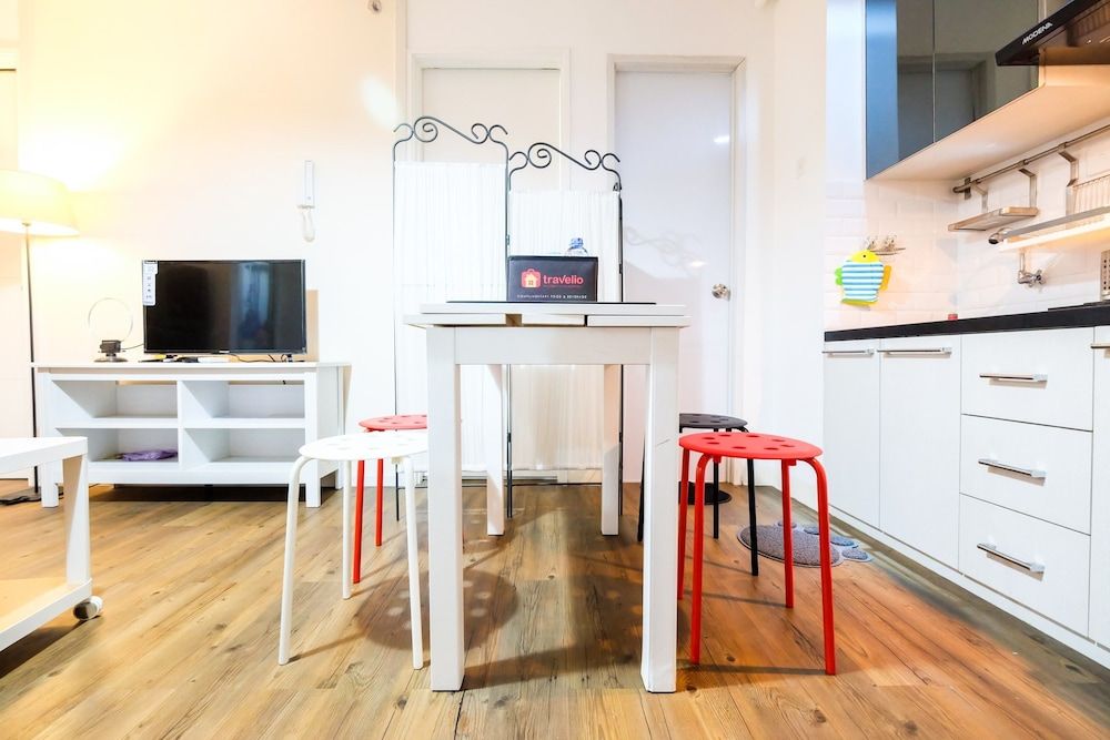 Modern And Comfy 3BR Bassura City Apartment Room 9