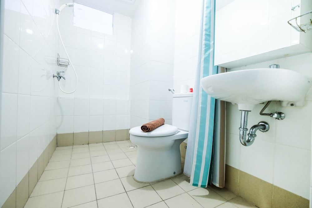 Modern And Comfy 3BR Bassura City Apartment Room 25