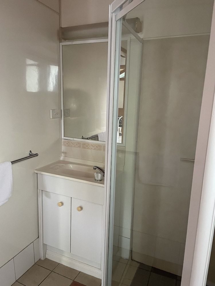 Lani's Holiday Island - Caravan Park Bungalow, 2 Bedrooms 5