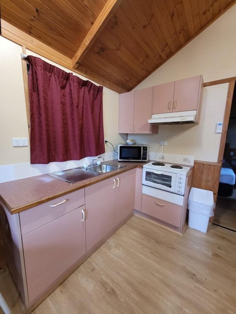 Lani's Holiday Island - Caravan Park Bungalow, 2 Bedrooms 3
