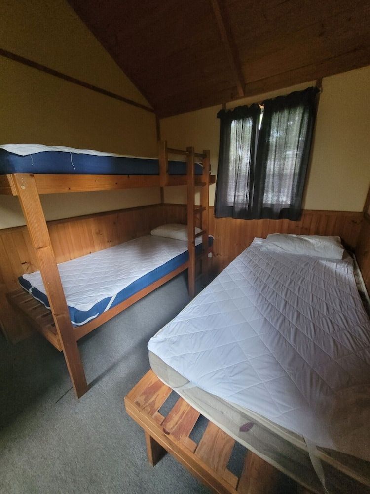 Lani's Holiday Island - Caravan Park Cottage 3