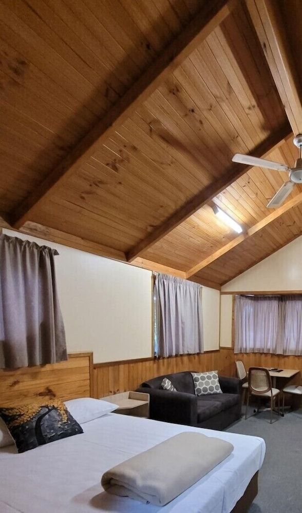 Lani's Holiday Island - Caravan Park Cottage 4