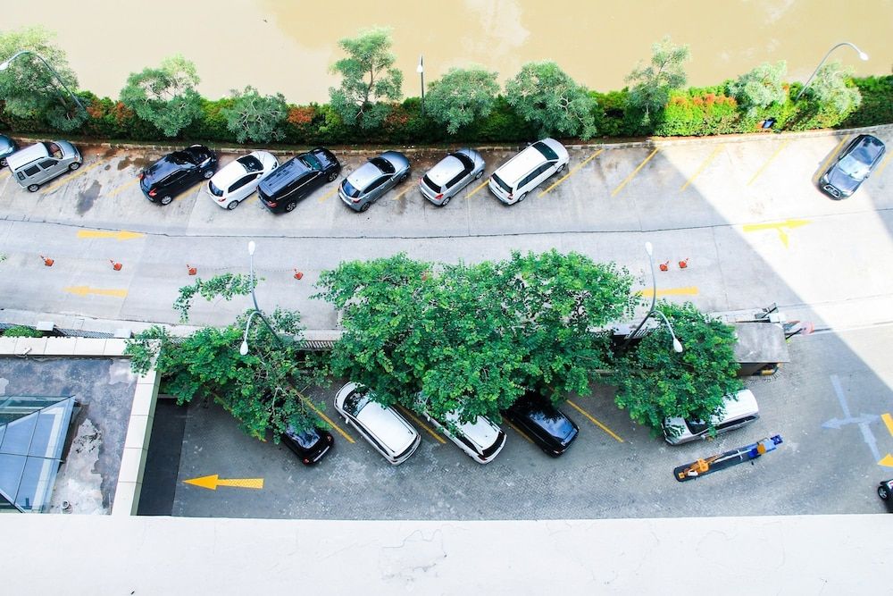 undefined Cozy and Elegant 1BR Apartment Belmont Residence 4