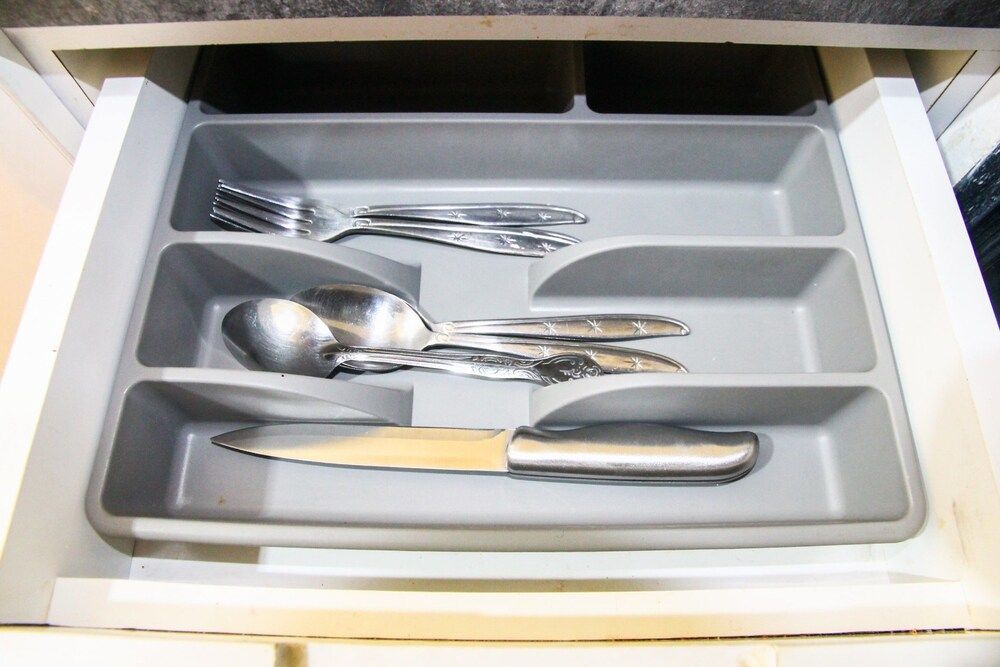 Cozy and Elegant 1BR Apartment Belmont Residence Room 18