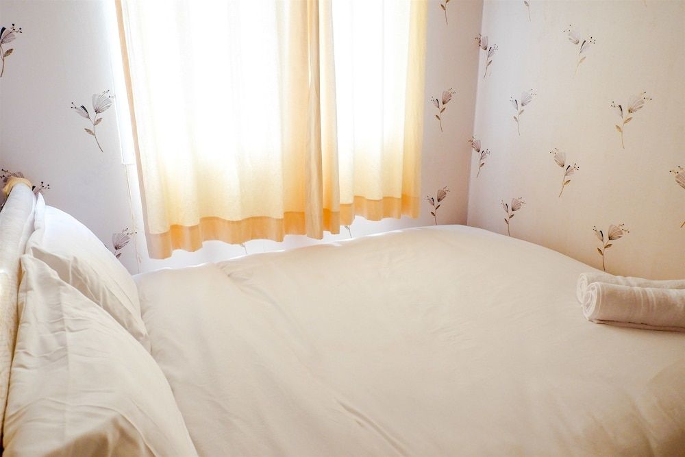 Puri Park View Apartment with Balcony Room 2