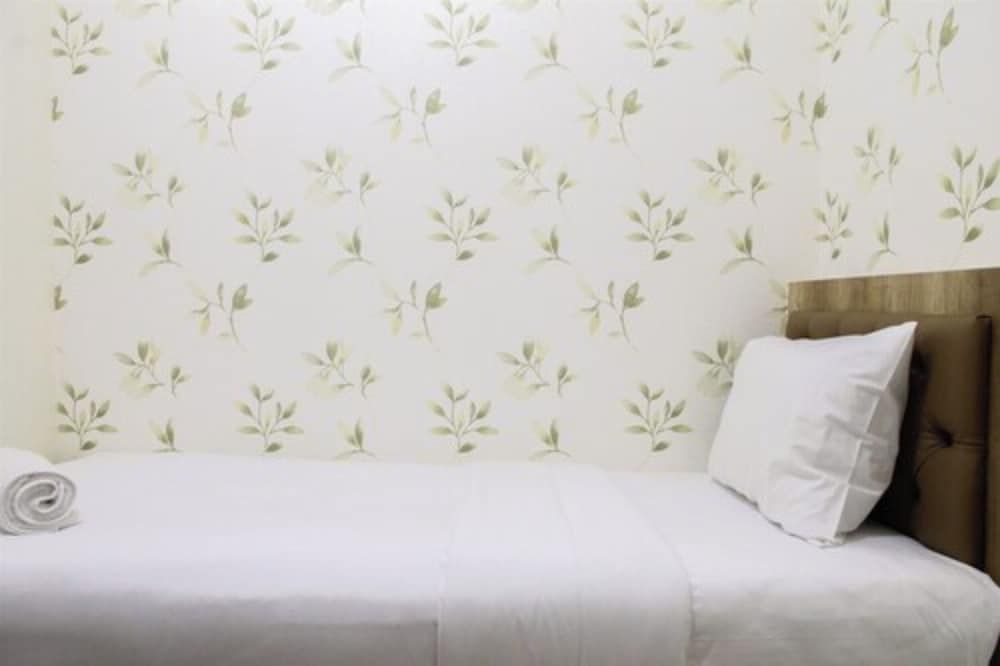 Well Designed 2BR Green Pramuka Apartment Room 4