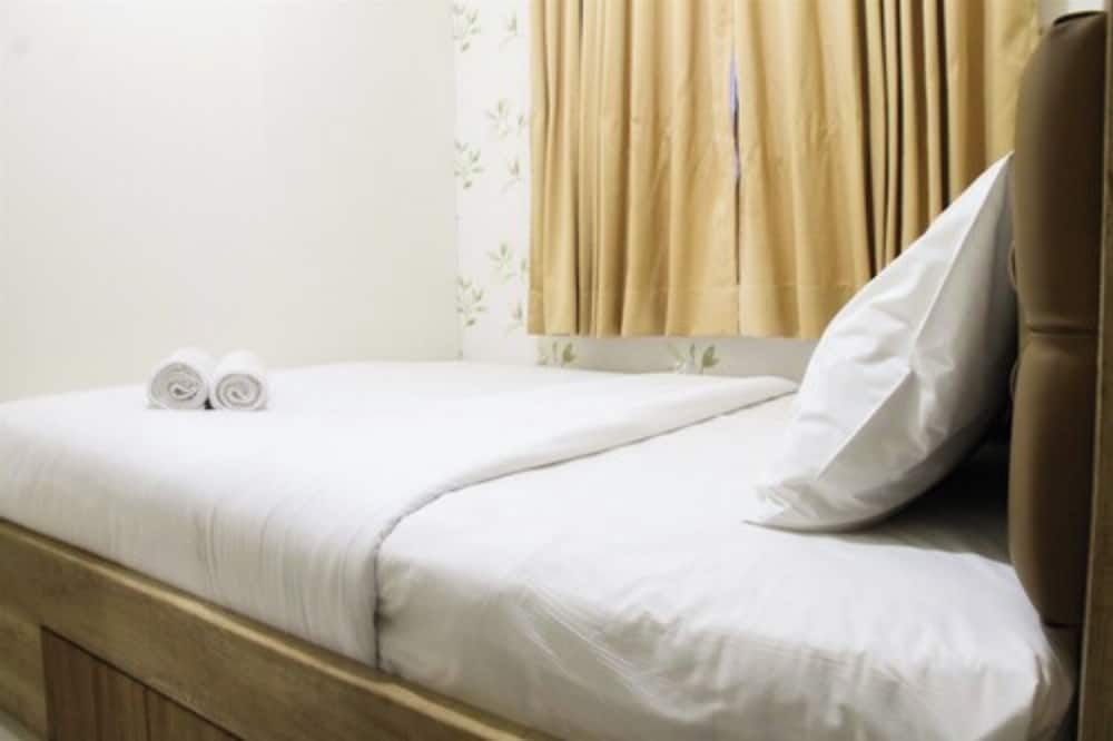 Well Designed 2BR Green Pramuka Apartment Room 6