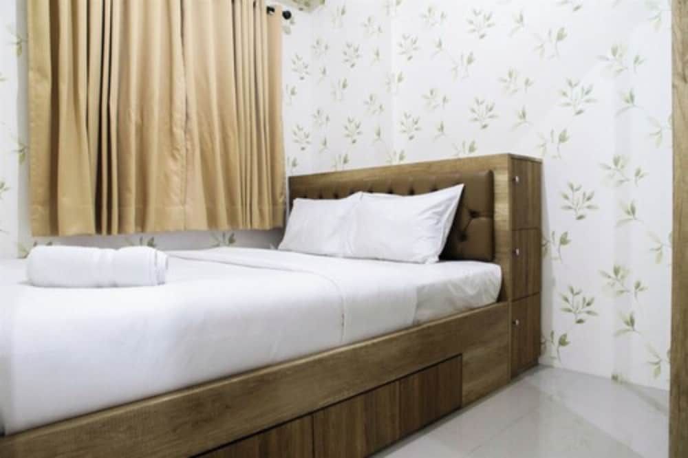 Well Designed 2BR Green Pramuka Apartment Room 5