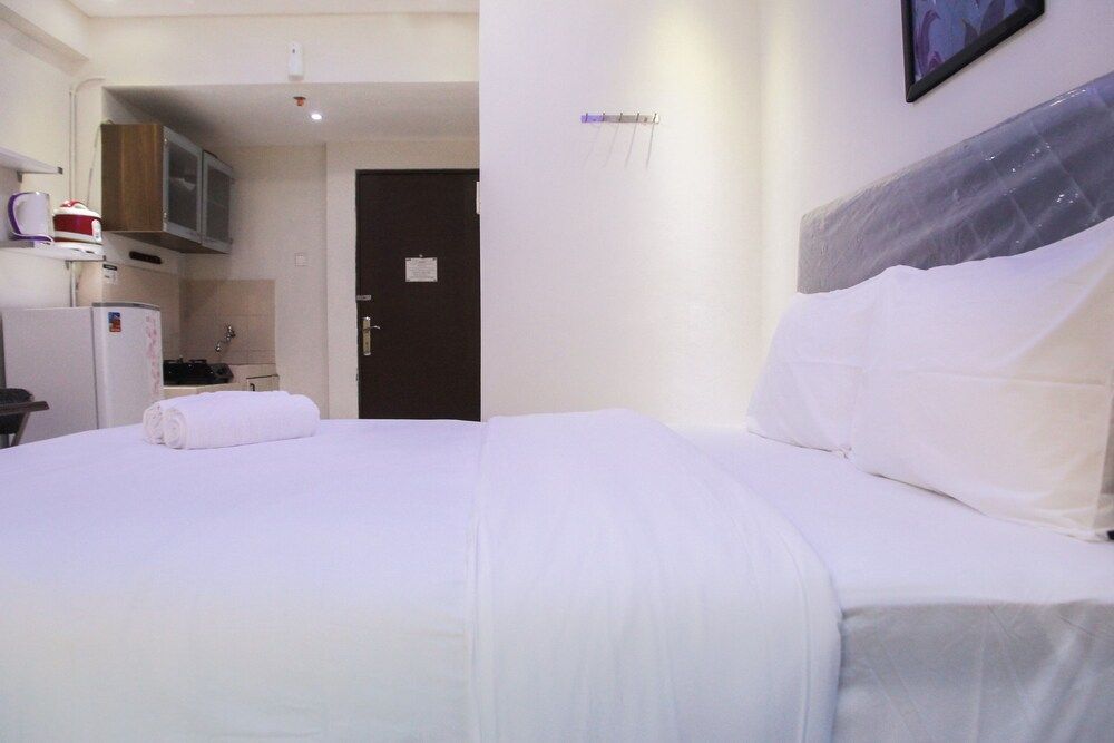undefined Comfy Studio Room Sunter Park View Apartment 9