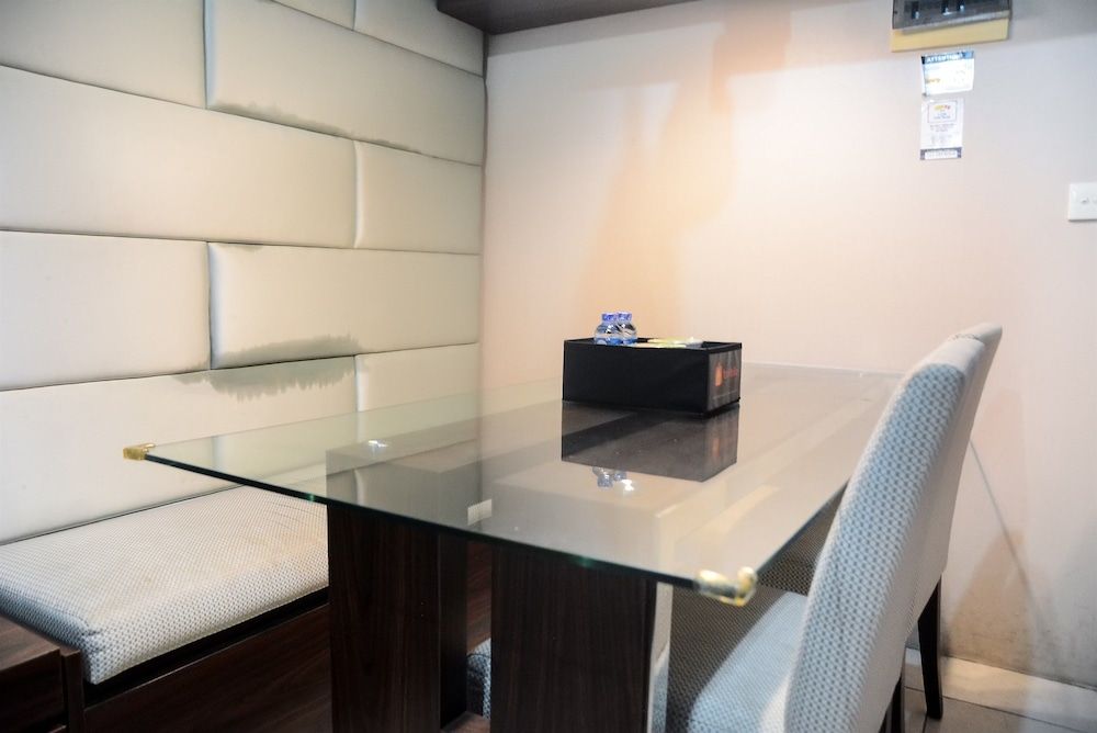 Great Location 2BR Maple Park Apartment Room 10