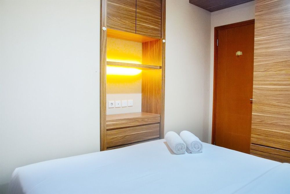 Great Location 2BR Maple Park Apartment Room 7