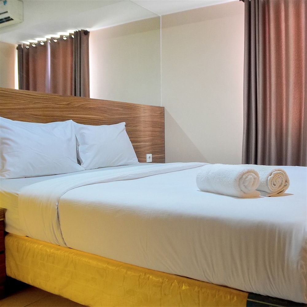 Great Location 2BR Maple Park Apartment Room 8