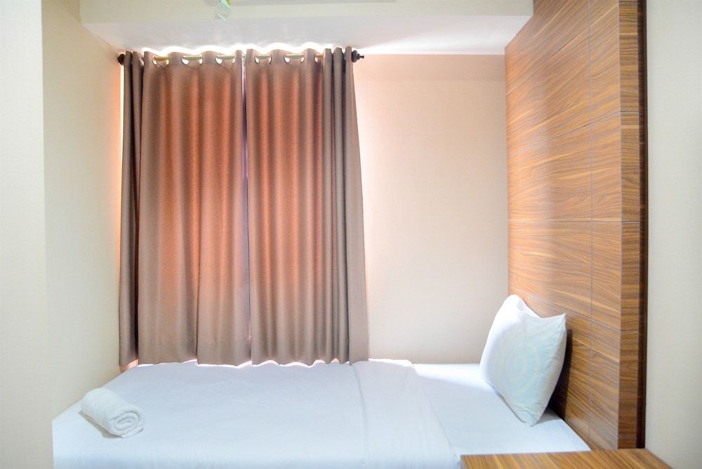 Great Location 2BR Maple Park Apartment Room 4