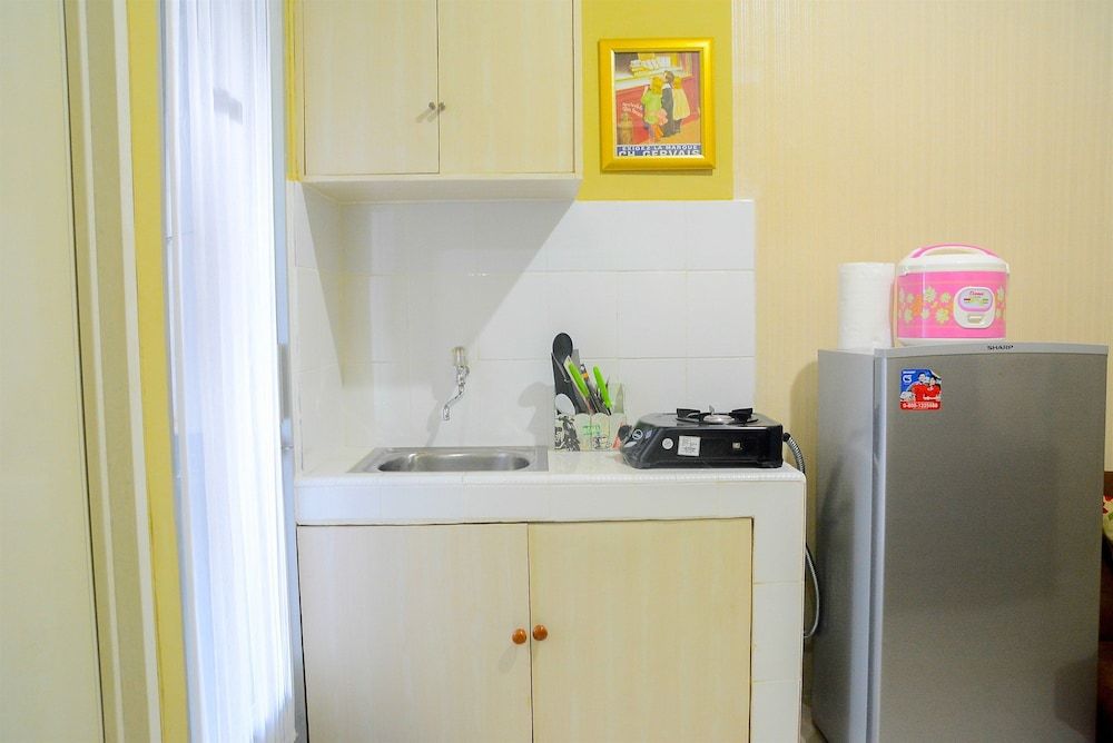 Comfy 2BR Green Bay Pluit Apartment Room 9