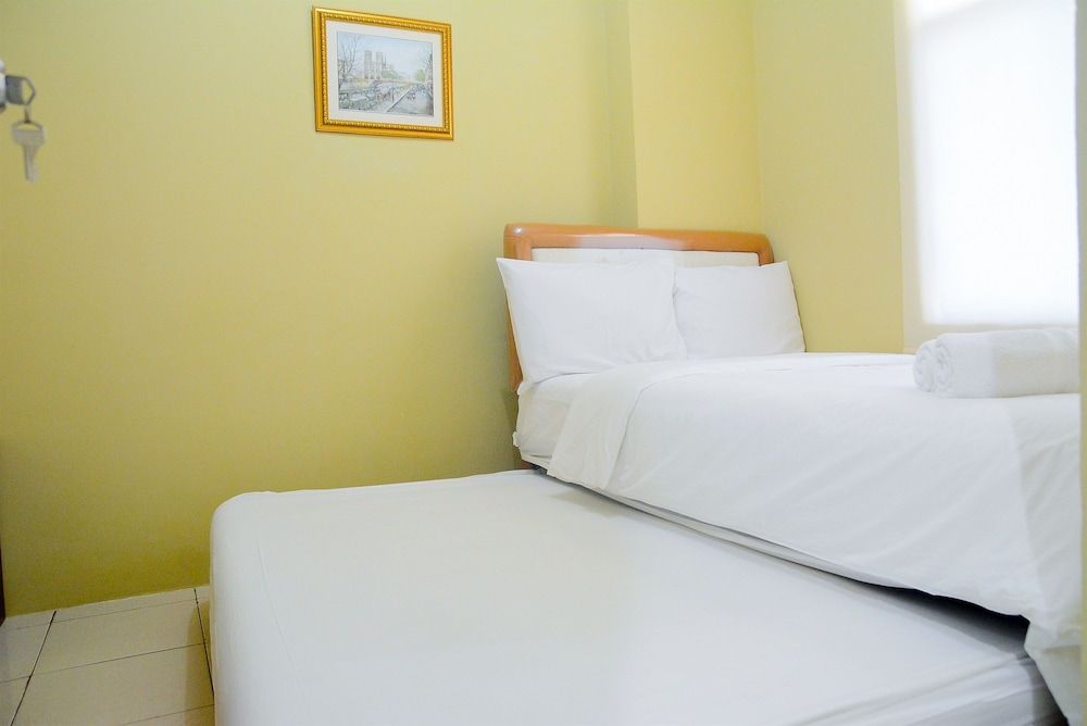 Comfy 2BR Green Bay Pluit Apartment Room 3