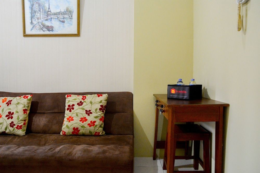 Comfy 2BR Green Bay Pluit Apartment Room 10
