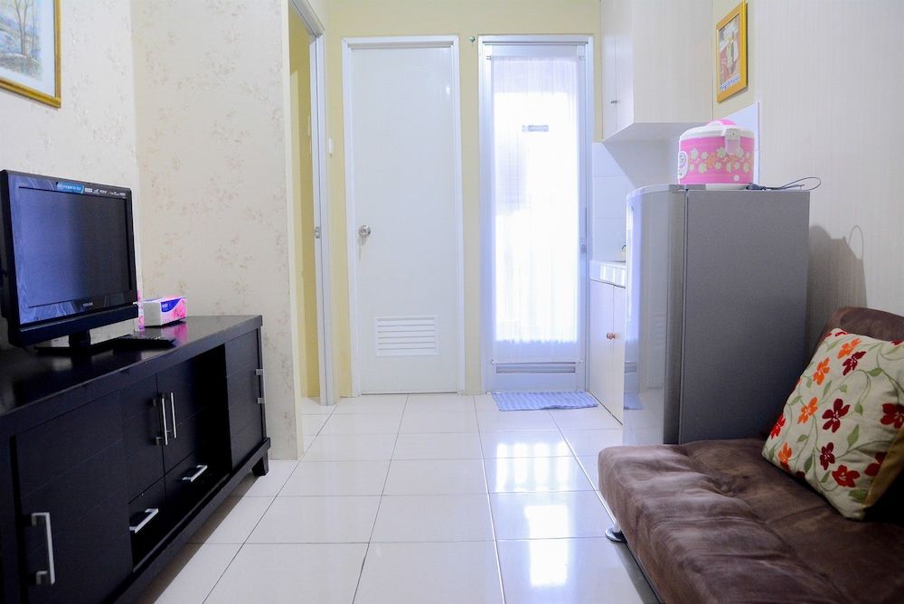 Comfy 2BR Green Bay Pluit Apartment Room 7