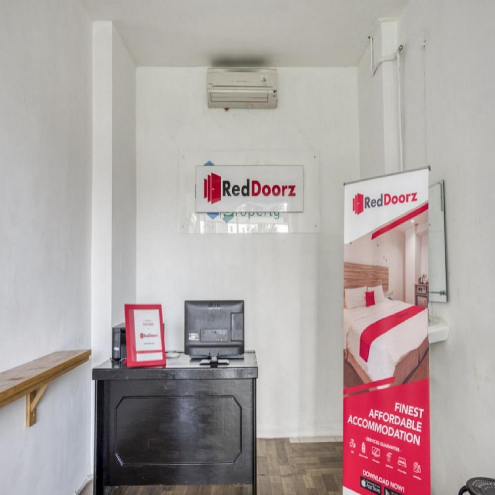 undefined RedDoorz Apartment @ Green Bay Pluit 10