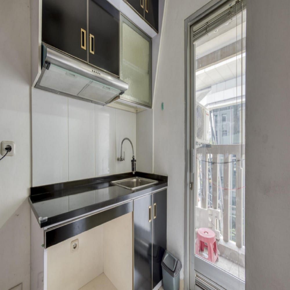 undefined RedDoorz Apartment @ Green Bay Pluit 6