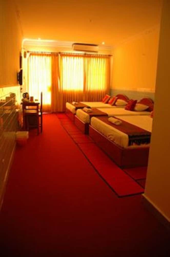 Sun Flower Mart Deluxe Triple Room 3