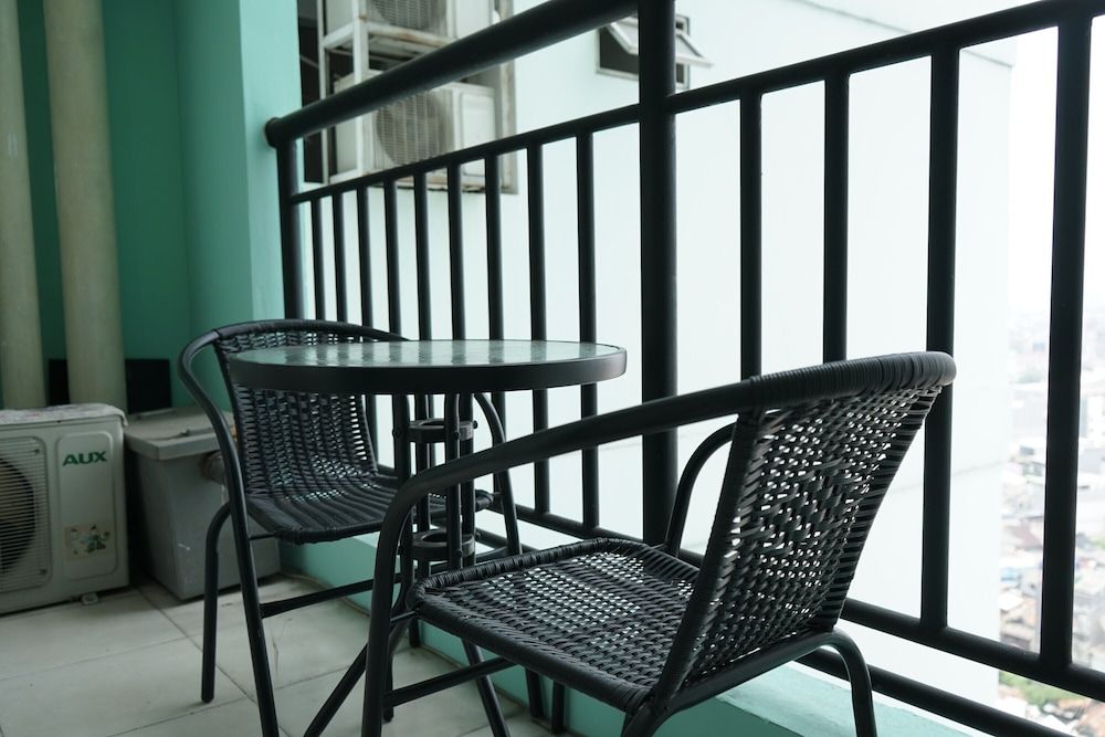 Elegant and Comfy 1BR Green Central City Apartment Room 7