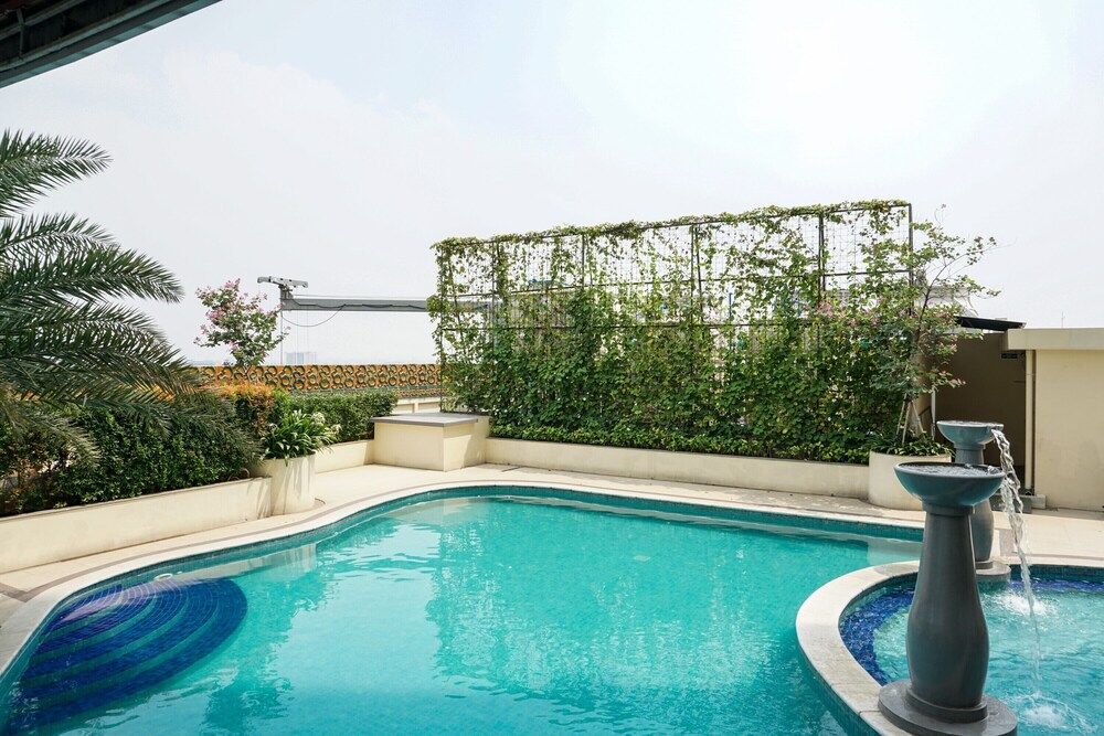 undefined Fabulous 2BR Lucky Tower Apartment 5