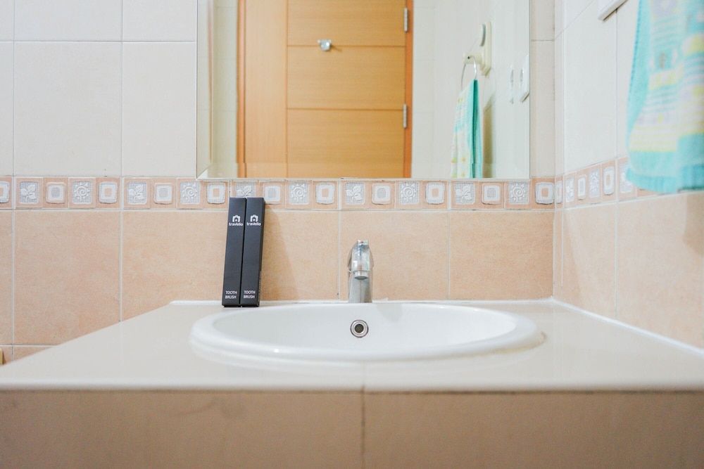 Elegant and Homey 2BR Hampton's Park Apartment Room 14