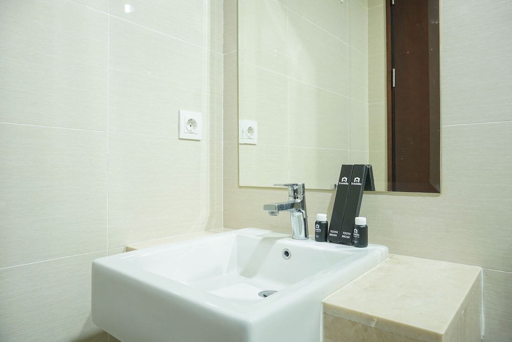 Strategic Location 1BR Apartment @ Puri Mansion near Puri By Travelio Room 15