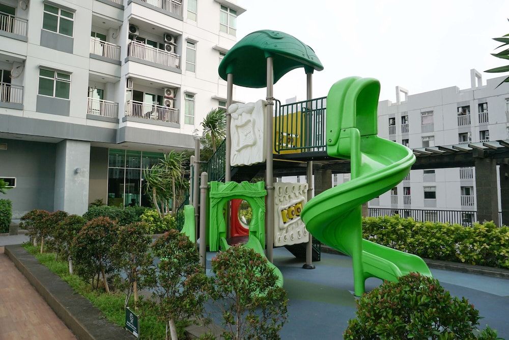 undefined Homey 1BR Apartment with City View Green Bay Condominium 3