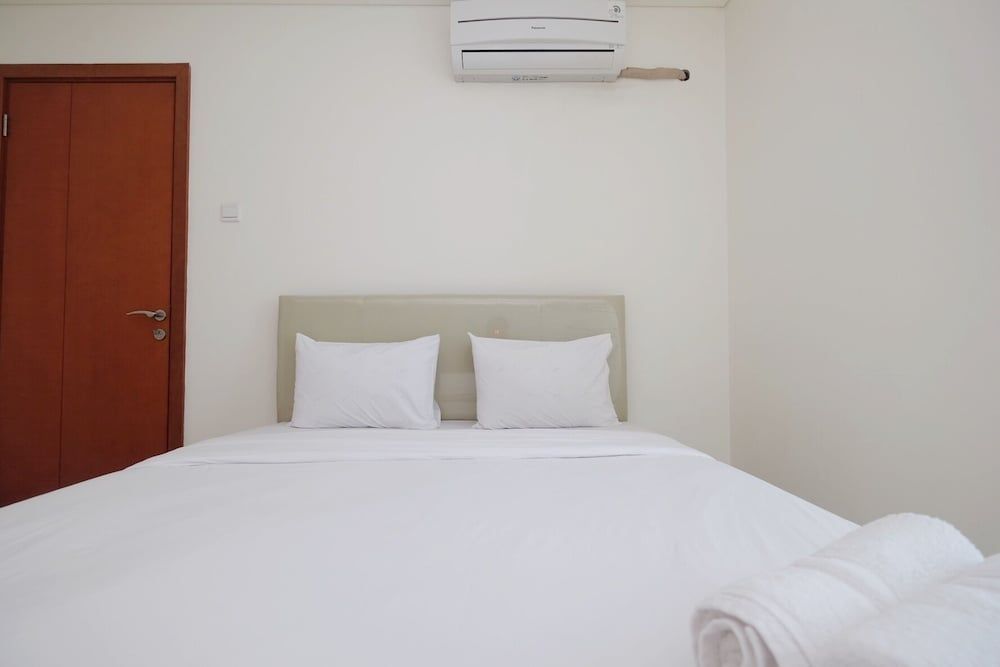 undefined Homey 1BR Apartment with City View Green Bay Condominium 6