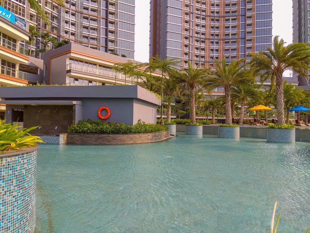 undefined Best View 1BR Apartment at Gold Coast PIK By Travelio 2