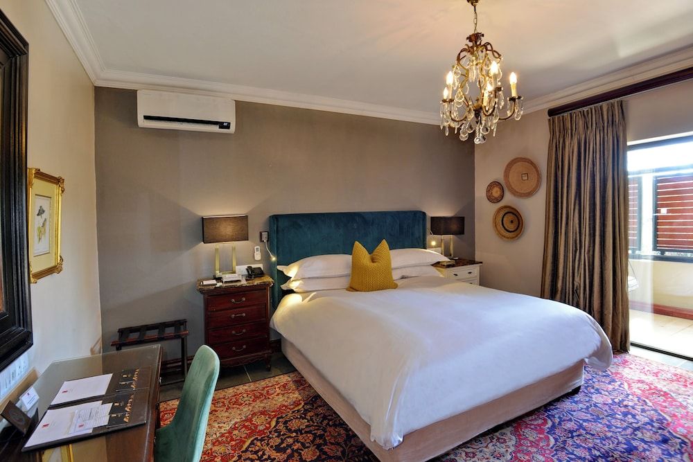 The Residence Boutique Hotel Luxury Room, 1 King Bed 3