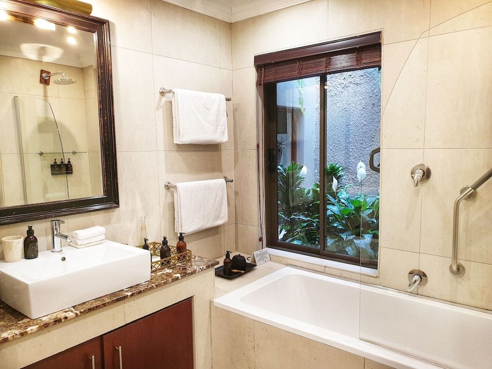 The Residence Boutique Hotel Luxury Room, 1 King Bed 17