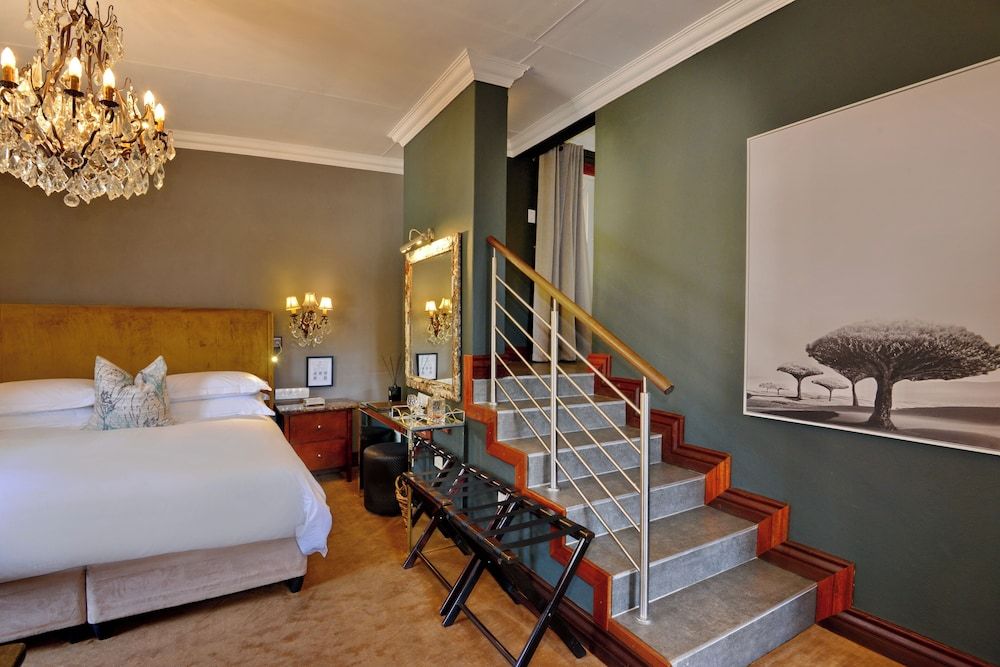 The Residence Boutique Hotel Luxury Room, 1 King Bed 8