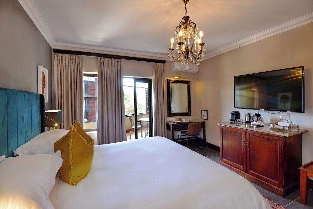 The Residence Boutique Hotel Luxury Room, 1 King Bed 2